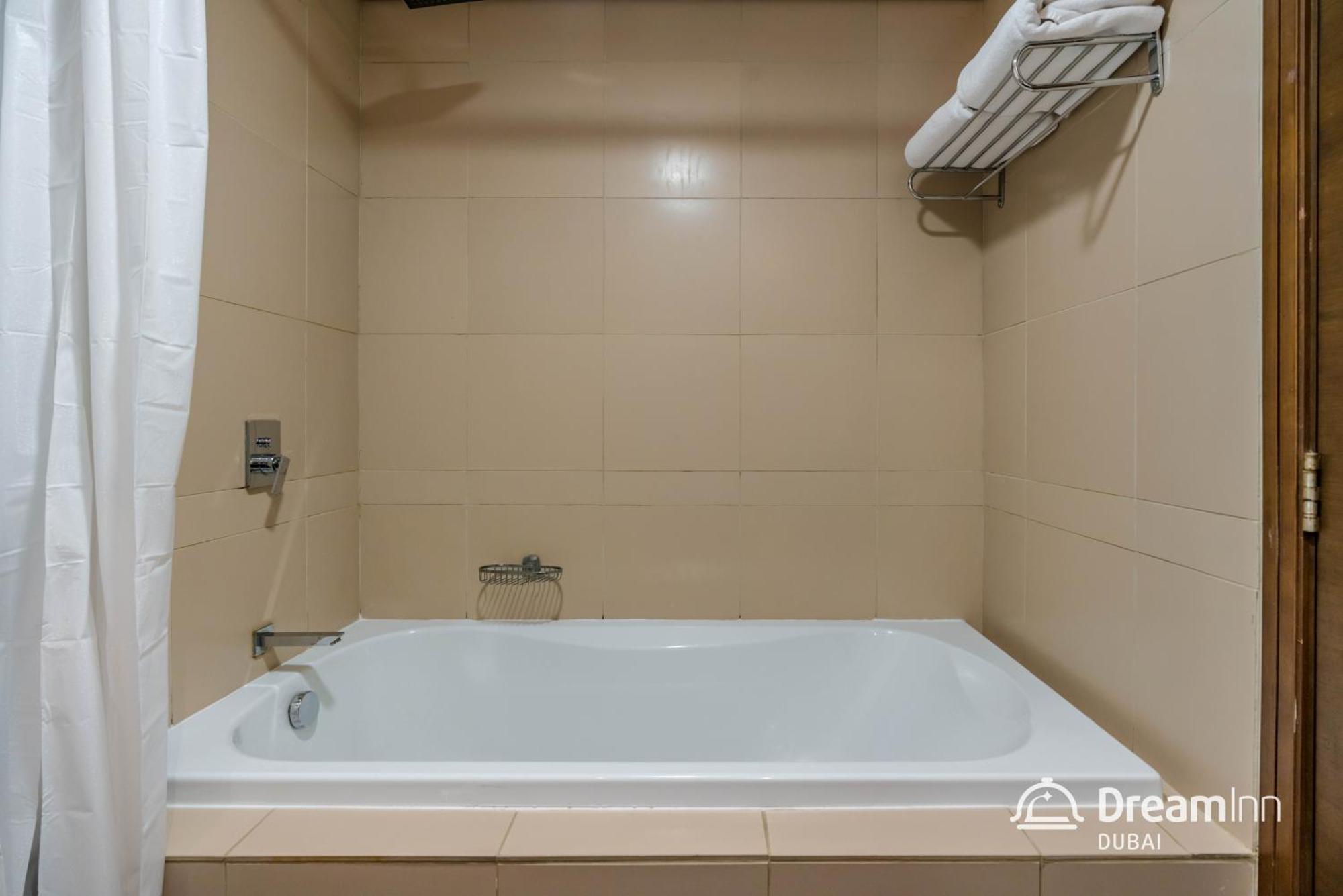 Dream Inn Apartments- West Wharf Tower Canal View دبي المظهر الخارجي الصورة