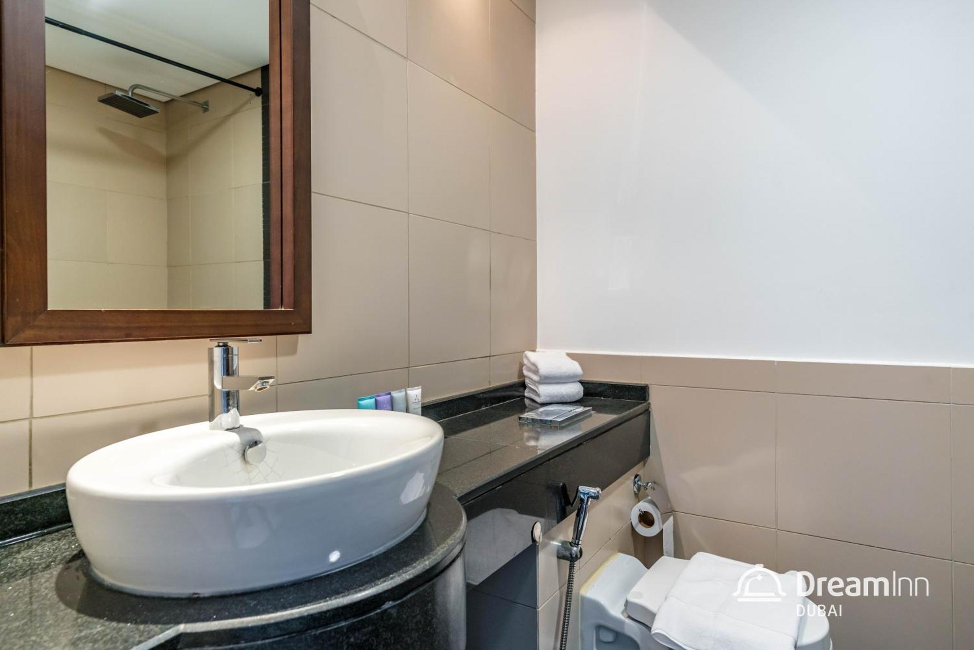 Dream Inn Apartments- West Wharf Tower Canal View دبي المظهر الخارجي الصورة